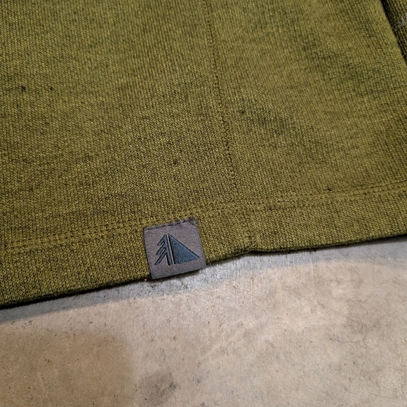 L.L. Bean Mens XL Henley Green Wool Blend Elbow Patches Outdoors - Picture 3 of 6